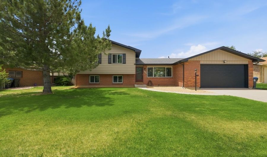 1949 CHESHIRE Dr, Cheyenne, WY 82001 - 3 Beds, 3 Bath
