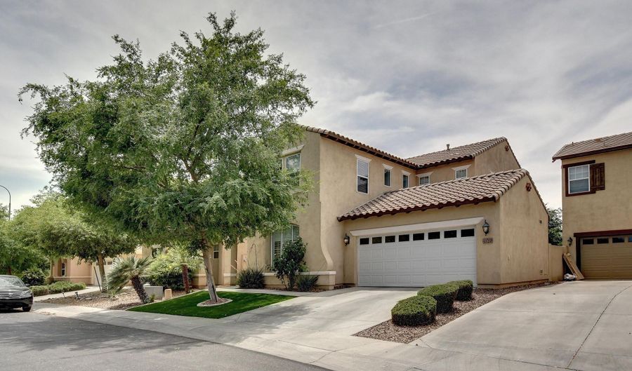 1120 N CROSSCREEK Dr, Chandler, AZ 85225 - 5 Beds, 3 Bath