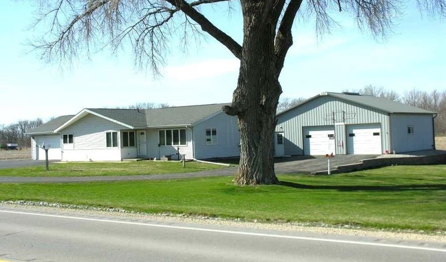 16707 57 Hwy, Aplington, IA 50604 - 4 Beds, 3 Bath