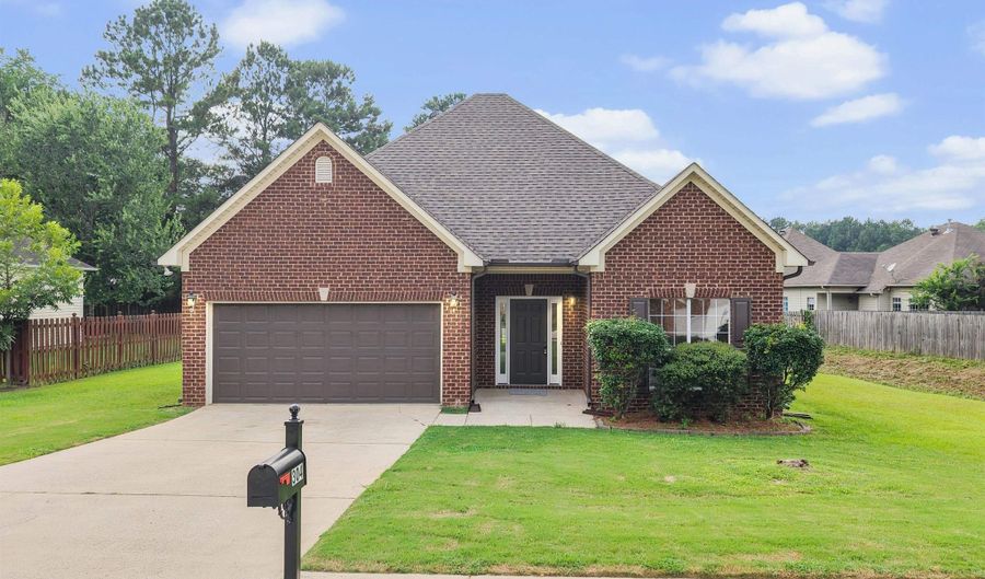 304 PARK VILLAGE Dr, Alabaster, AL 35007 - 3 Beds, 2 Bath