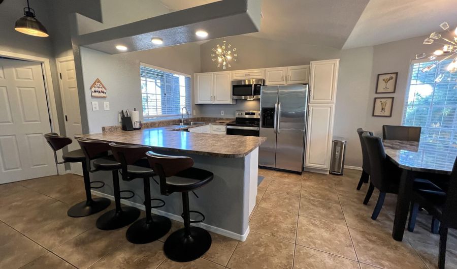 255 S KYRENE Rd 231, Chandler, AZ 85226 - 3 Beds, 2 Bath