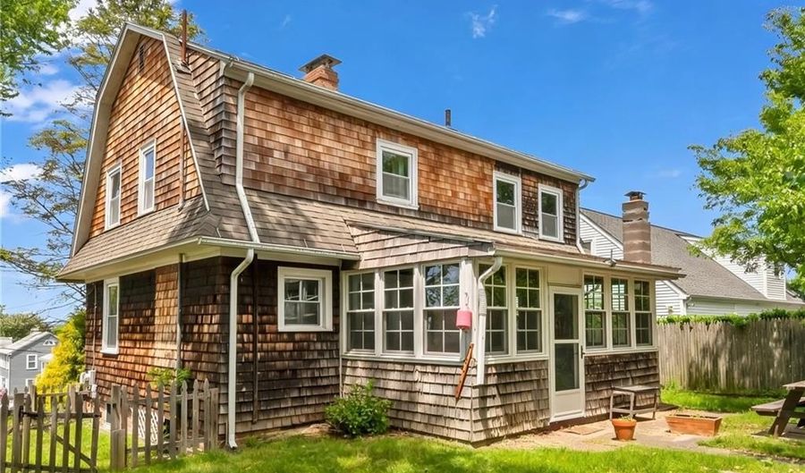 14 Barnsdale Rd, East Providence, RI 02914 - 3 Beds, 3 Bath