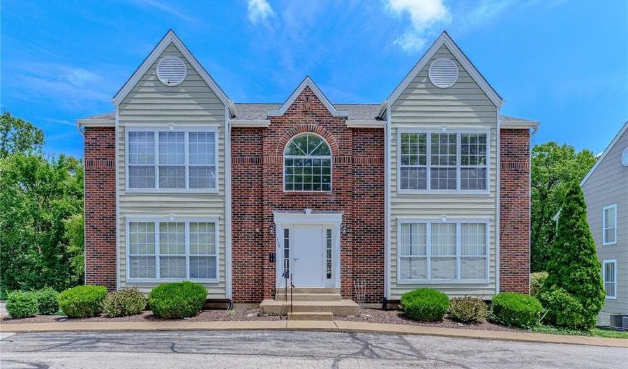 1332 Highland Oaks Dr D, Ballwin, MO 63021 - 2 Beds, 2 Bath