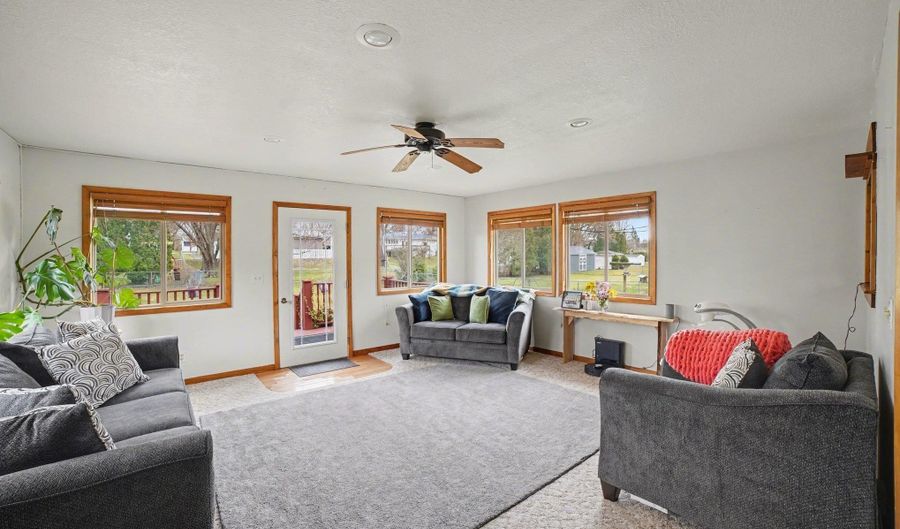 218 Fleming Dr, Alma, MI 48801 - 5 Beds, 2 Bath