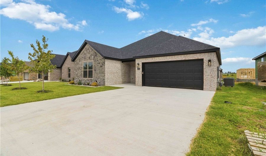 6706 High Meadow Blvd, Bentonville, AR 72713 - 3 Beds, 2 Bath