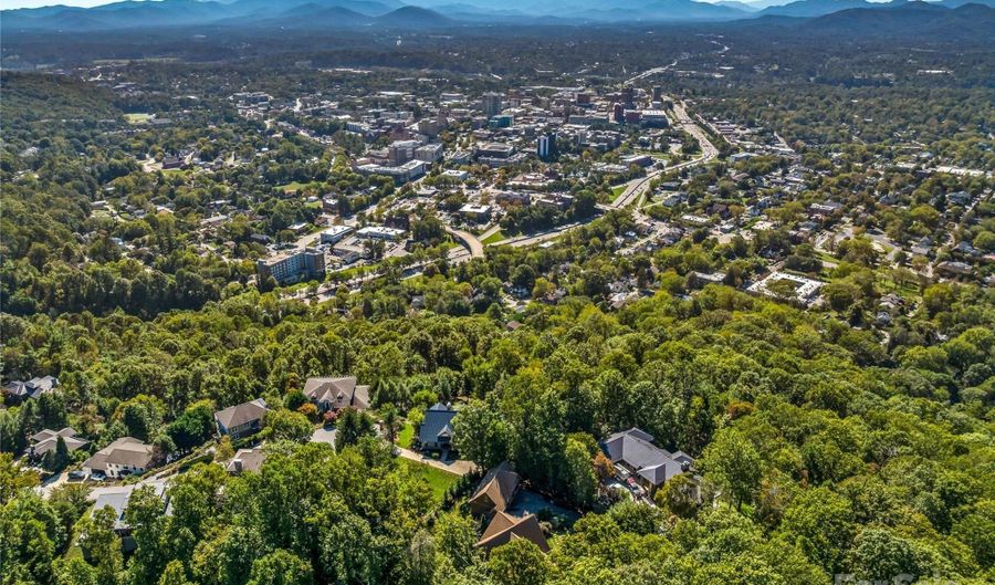 12 Trailridge Rd, Asheville, NC 28804 - 4 Beds, 4 Bath