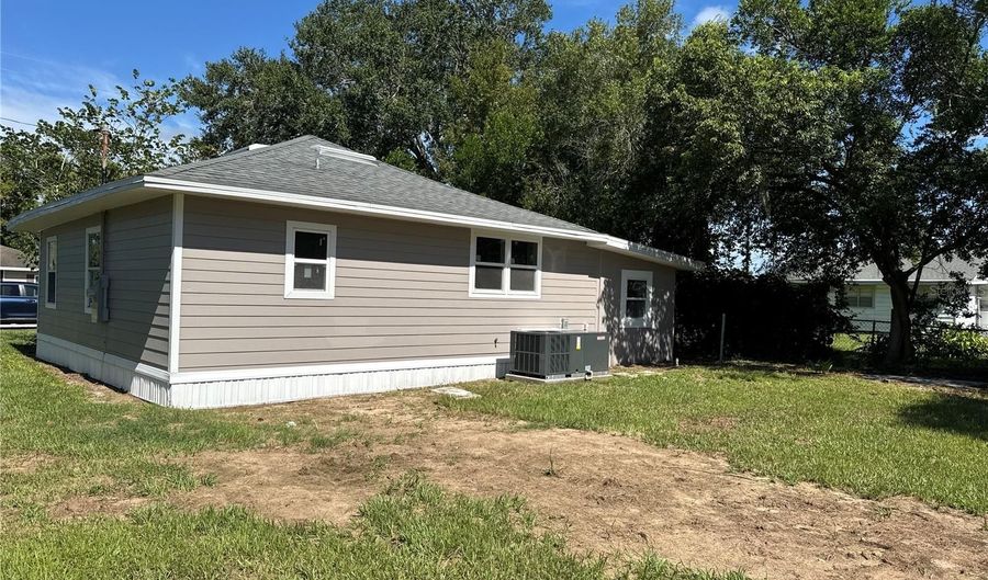 513 ORANGE St, Auburndale, FL 33823 - 2 Beds, 1 Bath
