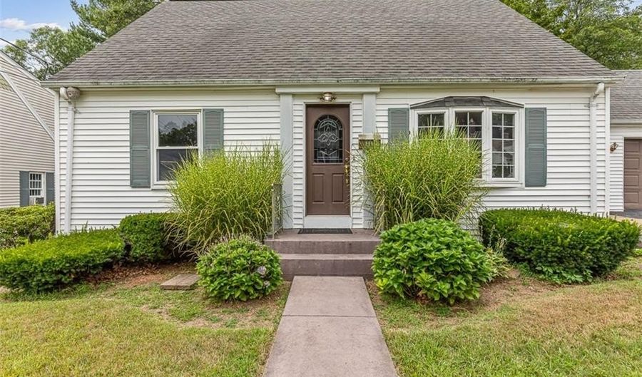 111 White Pkwy, North Smithfield, RI 02896 - 3 Beds, 2 Bath