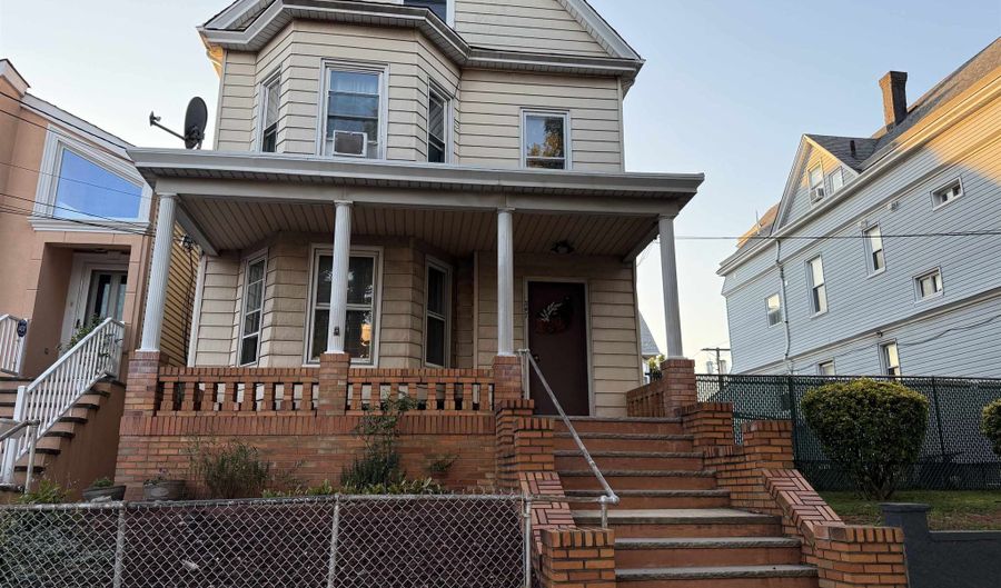 347 AVENUE C 3, Bayonne, NJ 07002 - 1 Beds, 1 Bath