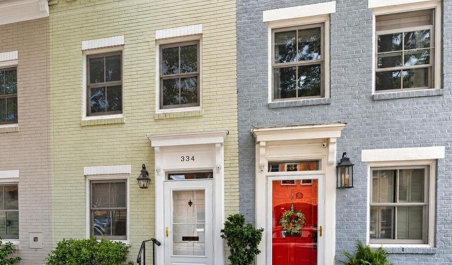 334 COMMERCE St, Alexandria, VA 22314 - 2 Beds, 2 Bath