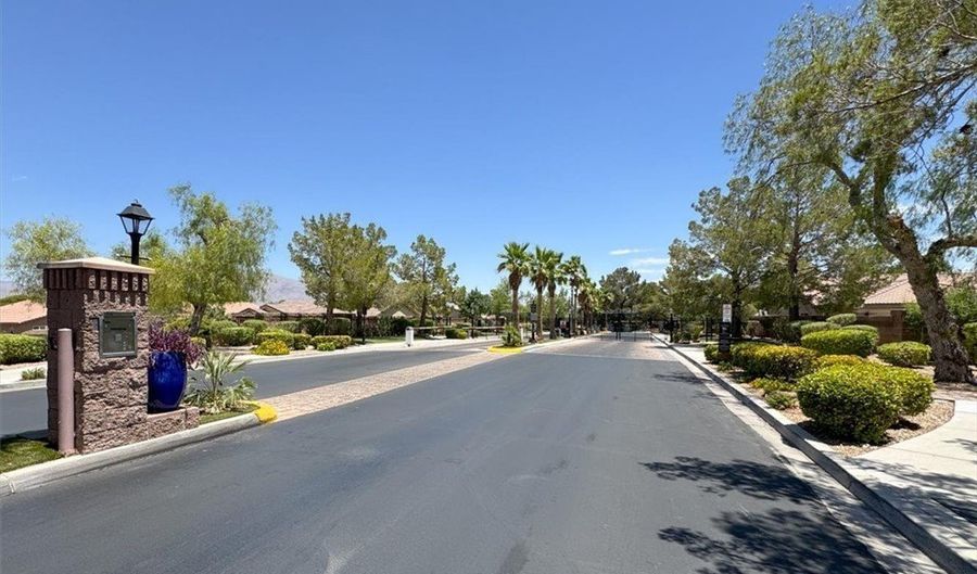 8225 Cabin Springs Ave, Las Vegas, NV 89131 - 3 Beds, 3 Bath