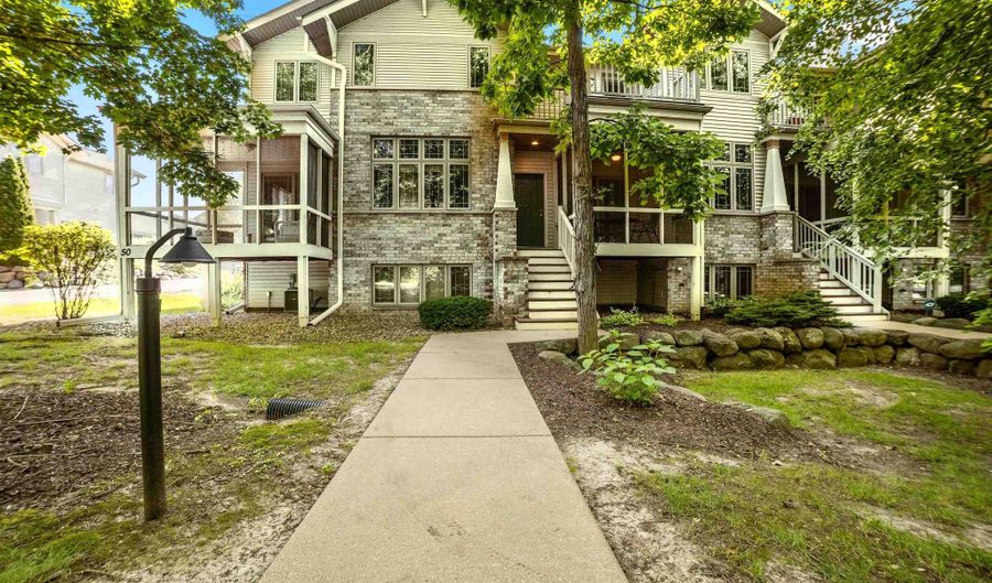 52 Wood Brook Way, Fitchburg, WI 53711 - 2 Beds, 4 Bath