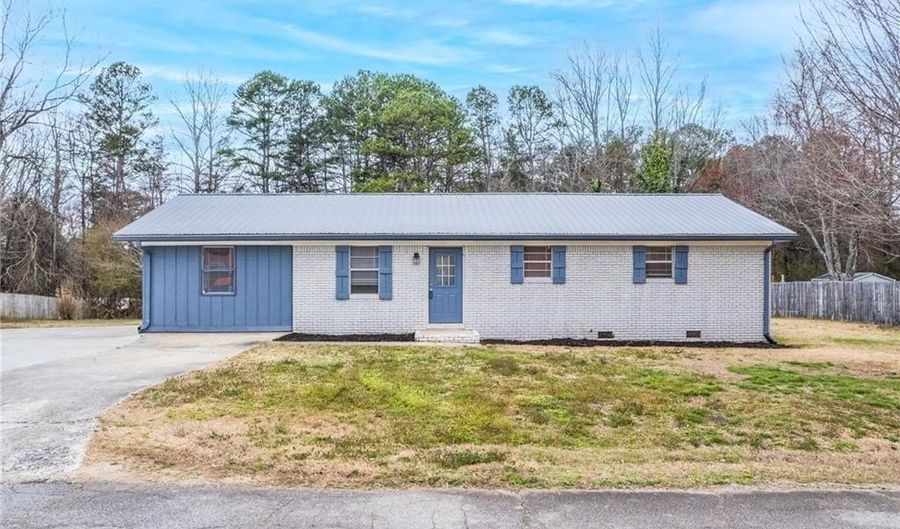 317 Scenic View Dr, Alto, GA 30510 - 3 Beds, 2 Bath
