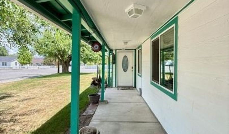 801 Park St, Alturas, CA 96101 - 2 Beds, 2 Bath