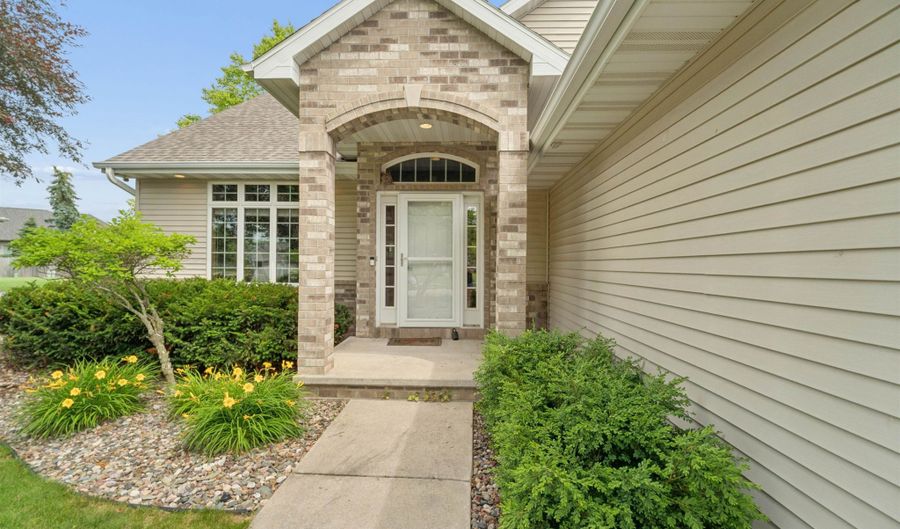 4226 E APPLESEED Dr, Appleton, WI 54913 - 5 Beds, 4 Bath