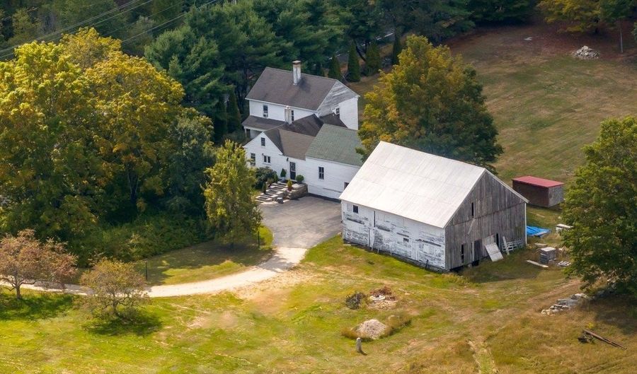 366 Old Concord Tpke, Barrington, NH 03825 - 3 Beds, 2 Bath