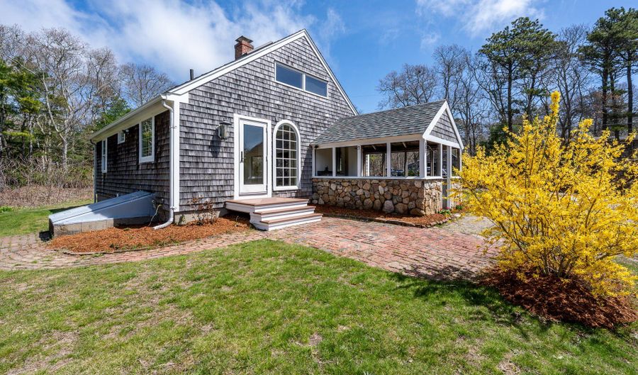 45 Old Phinney's Ln, Barnstable, MA 02630 - 2 Beds, 1 Bath