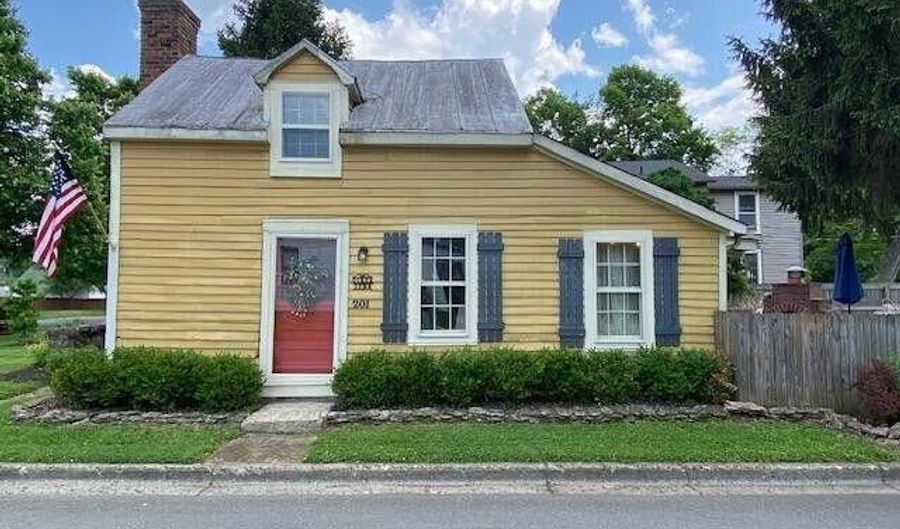 201 E John Fitch Ave, Bardstown, KY 40004 - 2 Beds, 1 Bath