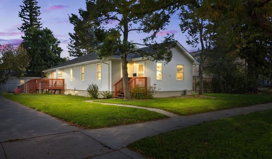 1107 E 20TH St, Cheyenne, WY 82001 - 3 Beds, 2 Bath