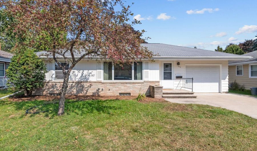 1218 W BREWSTER St, Appleton, WI 54914 - 2 Beds, 1 Bath