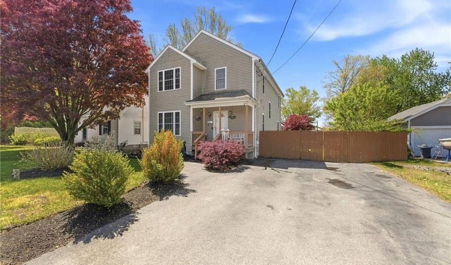61 Metropolitan Ave, Cranston, RI 02920 - 4 Beds, 3 Bath