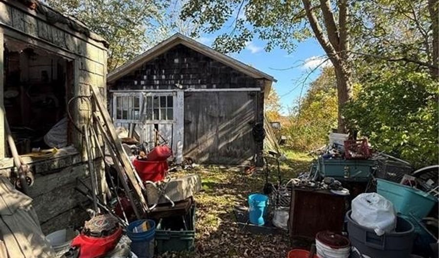 536 W Main Rd, Little Compton, RI 02837 - 4 Beds, 1 Bath