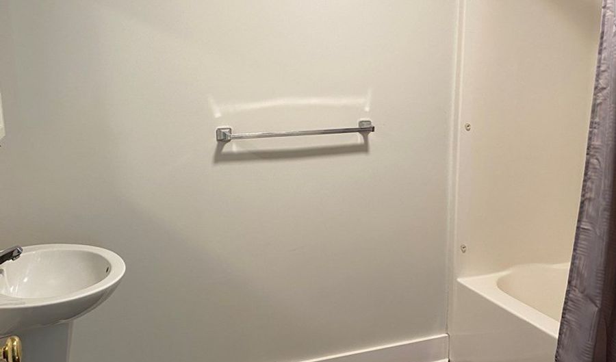 232 High St, Ashland, OH 44805 - 3 Beds, 2 Bath