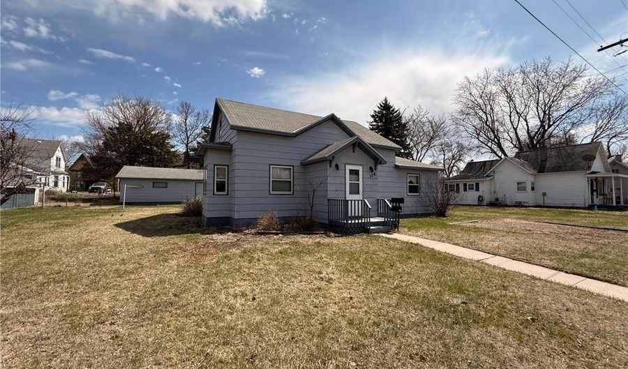 128 S Munsterman St, Appleton, MN 56208 - 3 Beds, 2 Bath