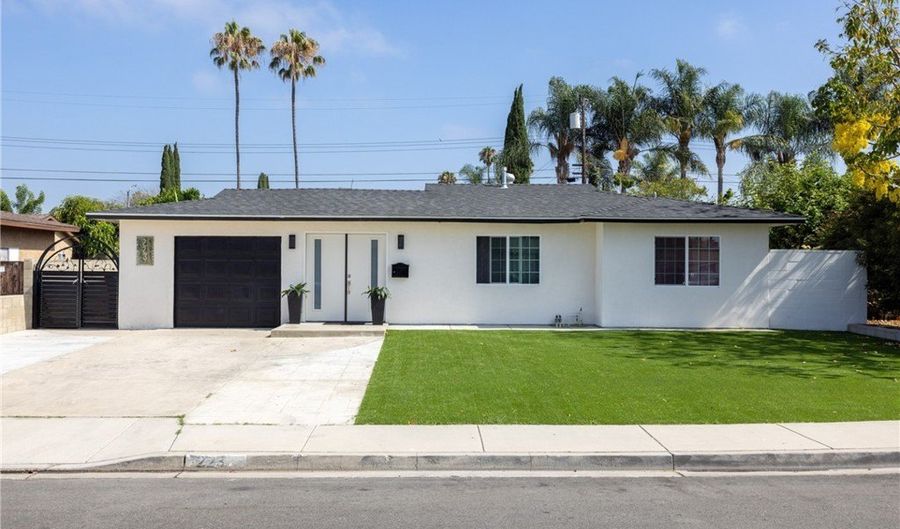 223 W Simmons Ave, Anaheim, CA 92802 - 3 Beds, 3 Bath