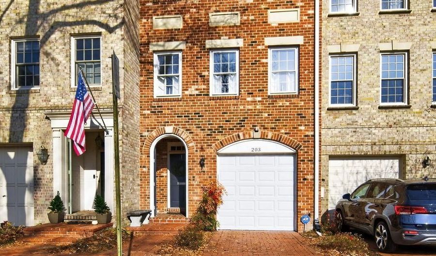 203 PRINCESS St, Alexandria, VA 22314 - 2 Beds, 3 Bath