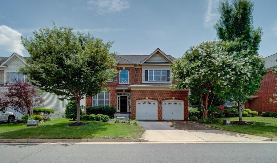 43320 BARNSTEAD Dr, Ashburn, VA 20148 - 4 Beds, 5 Bath