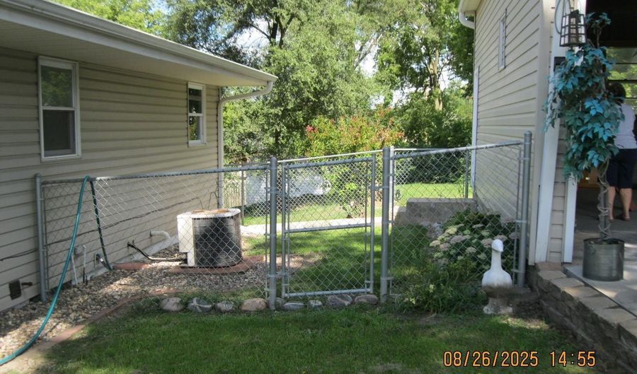 301 N CHURCH St, Albany, IL 61230 - 3 Beds, 1 Bath