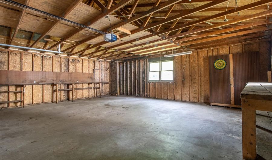 100 N AUSTIN Ave, Abingdon, IL 61410 - 3 Beds, 1 Bath