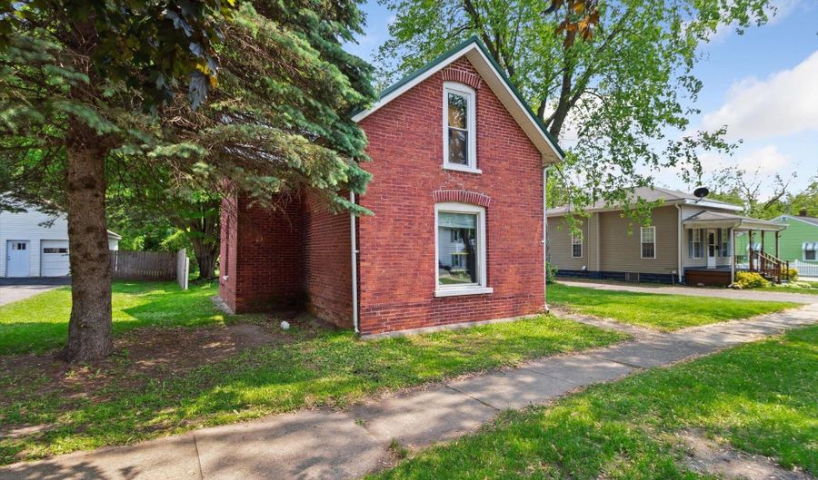 618 N River Ave, Alma, MI 48801 - 2 Beds, 1 Bath