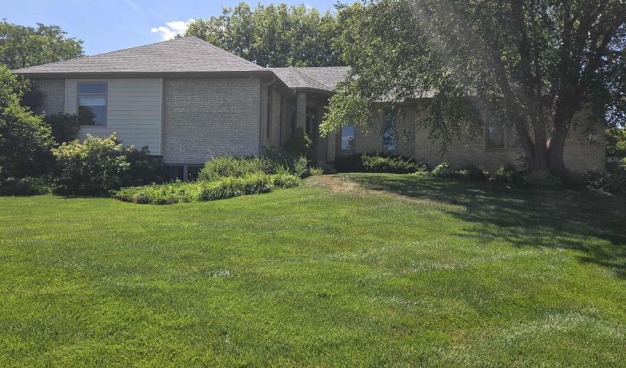1905 Country Meadows Pl, Beatrice, NE 68310 - 4 Beds, 4 Bath