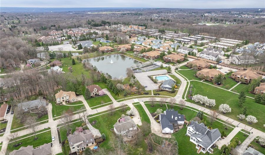 8596 Scenicview Dr, Broadview Heights, OH 44147 - 4 Beds, 4 Bath