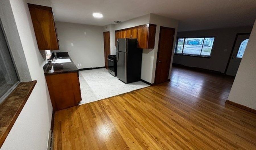 565 W Broadway St, Alliance, OH 44601 - 3 Beds, 1 Bath