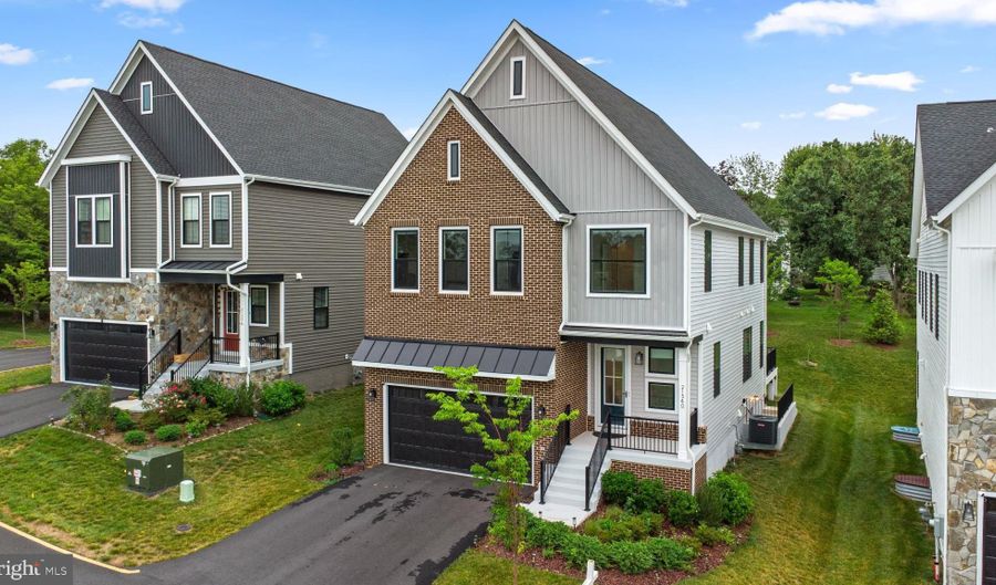 21340 RAINIER Ln, Broadlands, VA 20148 - 5 Beds, 6 Bath