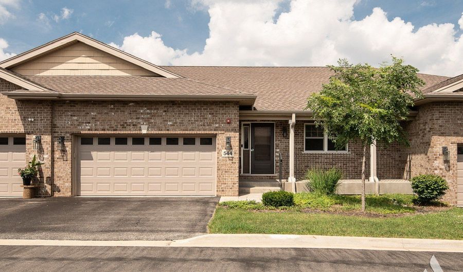 544 N Woodland Ct, Addison, IL 60101 - 2 Beds, 2 Bath