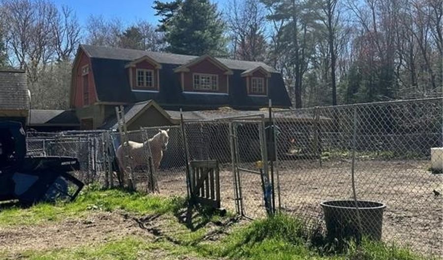 21 Luther Rd, Foster, RI 02825 - 6 Beds, 2 Bath