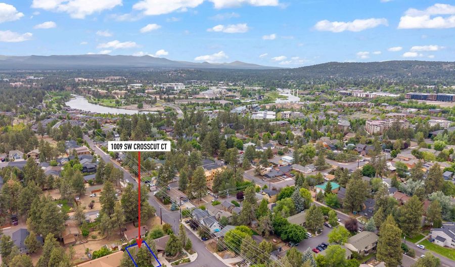 1009 SW Crosscut Ct, Bend, OR 97702 - 2 Beds, 2 Bath