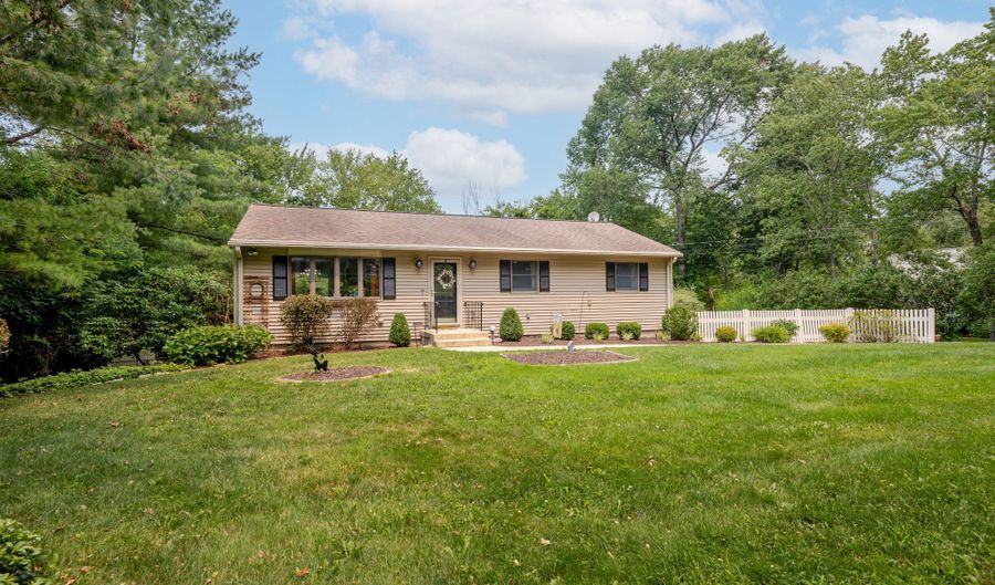 13 Birch Rd, Danbury, CT 06811 - 3 Beds, 2 Bath