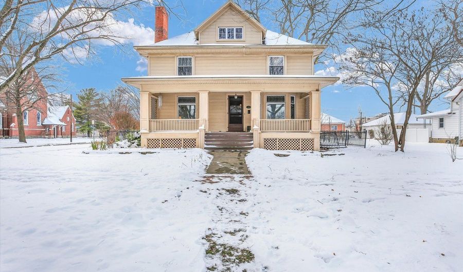 130 S Pine St, Arcola, IL 61910 - 3 Beds, 3 Bath