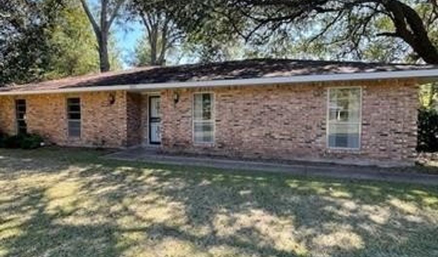 5621 CARL St, Alexandria, LA 71301 - 3 Beds, 3 Bath