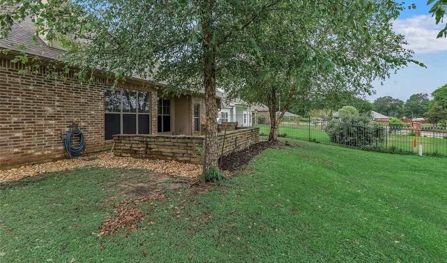 390 Mousse Ruelle Dr, Shreveport, LA 71106 - 3 Beds, 2 Bath
