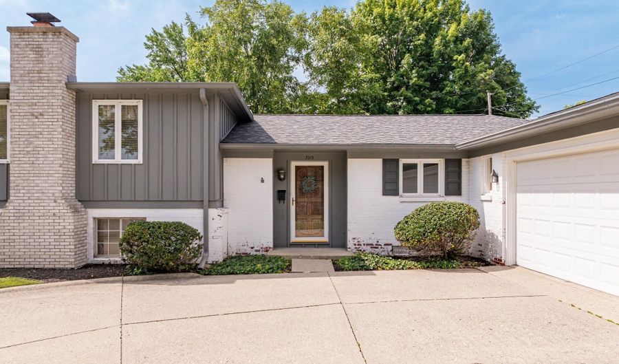 3219 Greenbriar Rd, Anderson, IN 46011 - 4 Beds, 3 Bath