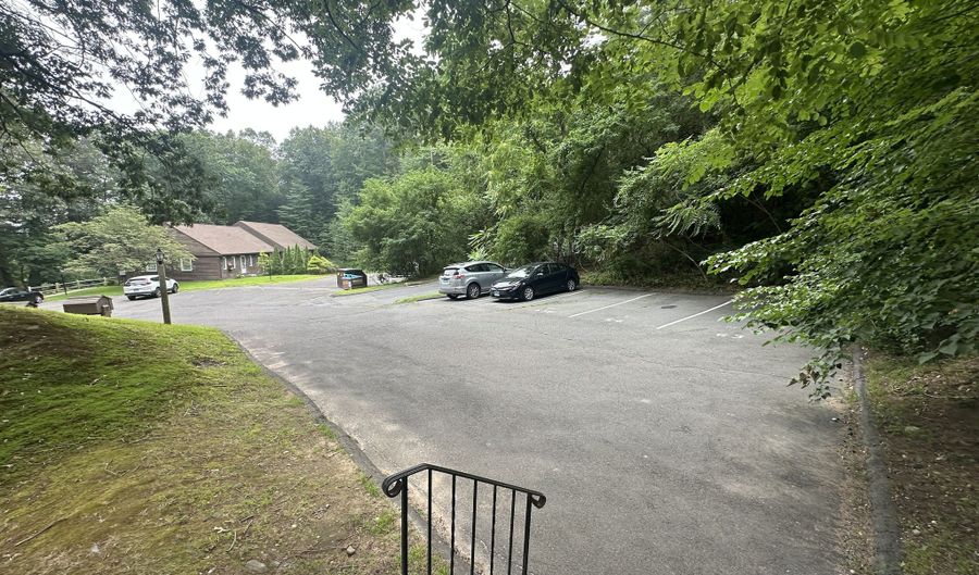 239 Old Farms Rd APT 18B, Avon, CT 06001 - 2 Beds, 1 Bath