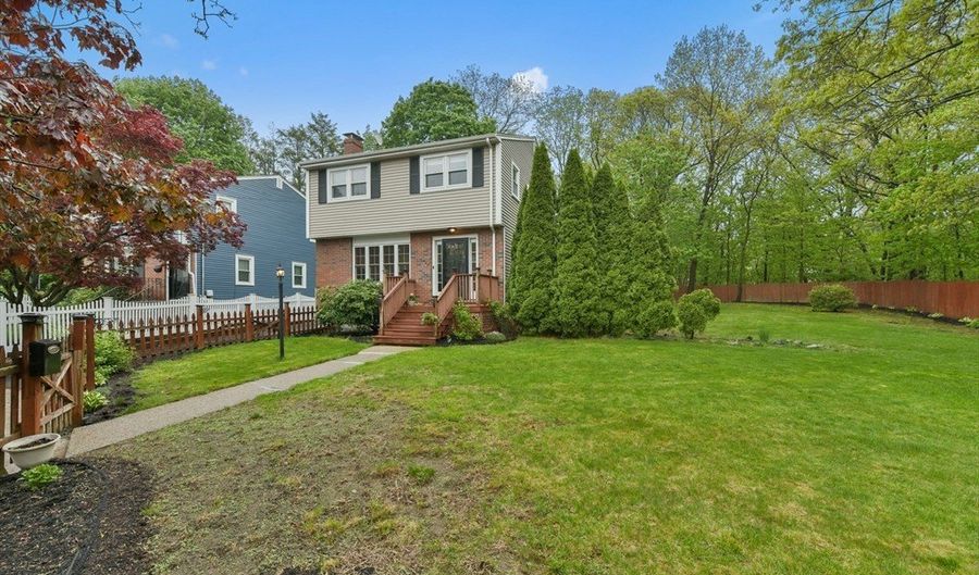 122 Thompson St, Boston, MA 02136 - 4 Beds, 3 Bath