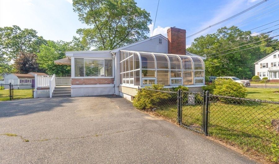 763 Boston Rd, Billerica, MA 01821 - 3 Beds, 1 Bath