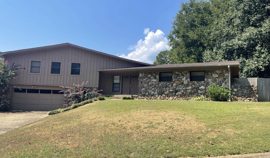 1710 Hidden Valley Dr, Benton, AR 72019 - 3 Beds, 3 Bath